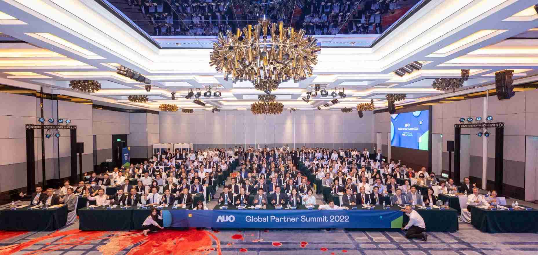 友達推動「安心、、創新、、用心、、、同心、、、盡心」五星職旅，，，，為菲籍員工打造全方位照護，，，，首度贏得「人權實踐與發展領袖獎」殊榮