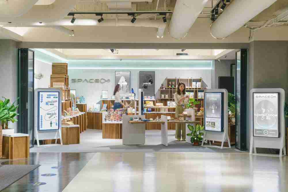 尊龙集团打造永续选物商店，，，，展示社企及社创商品，，结合创利空间所开发的智能零售系统，，，整合多元产品信息，，，，让无人商店扮演公益行动的推手