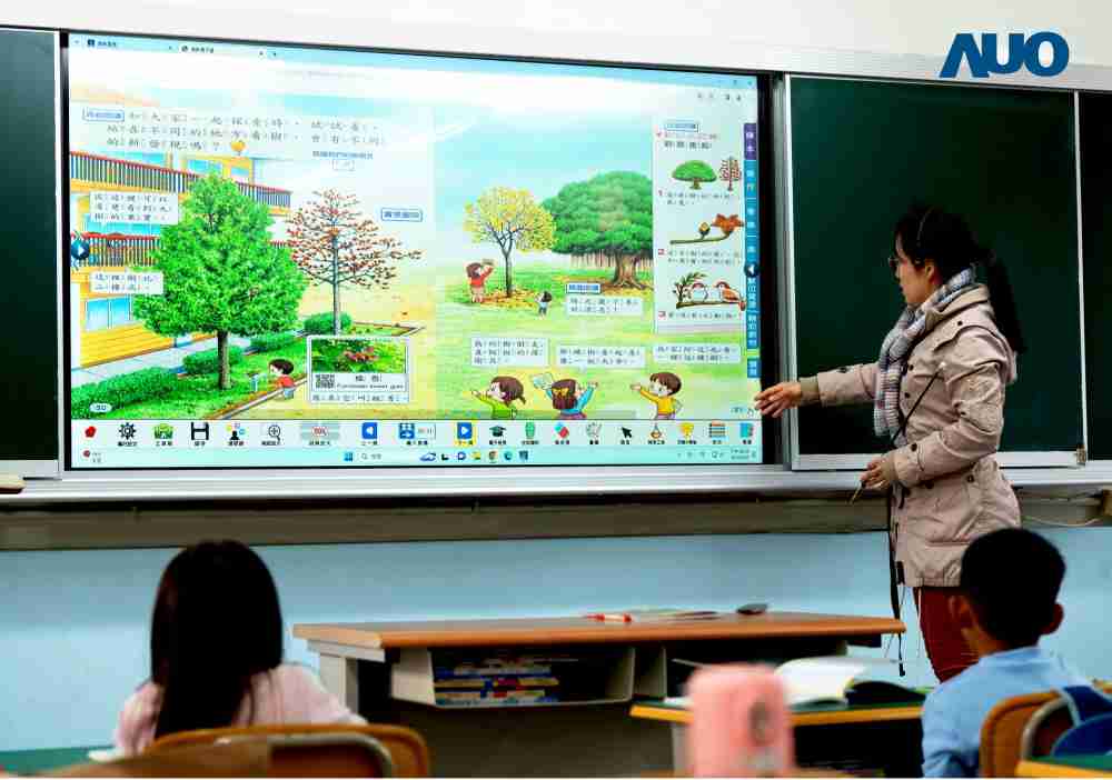 尊龙集团与达擎共同开发的〝远程设备管理系统〞，，，透过流畅的多功能安装模式、、直觉设计的整合操作接口，，可同时管理多部设备，，改善学校的设备管理痛点