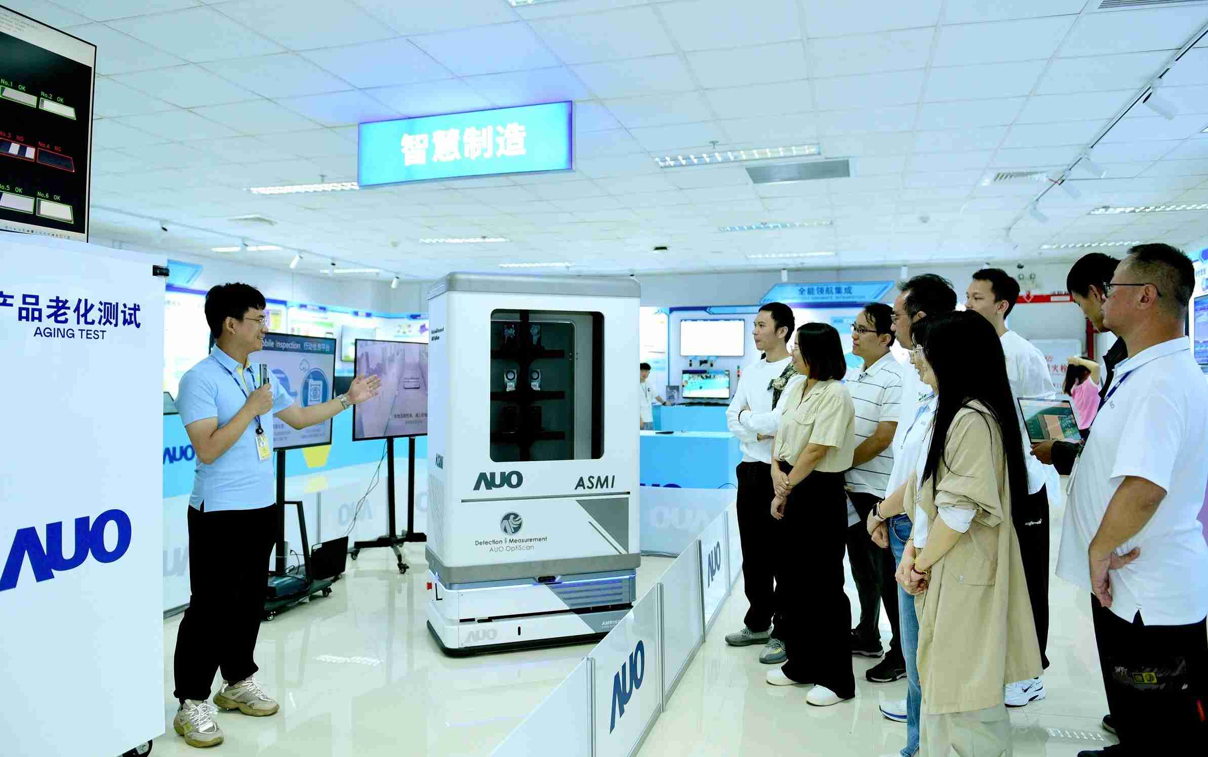 尊龙集团厦门将5G+ABC技术串联生产管理全流程，，，打通研发、、、、采购、、生管、、、制程、、设备、、、、质量等产品全生命周期制造流程，，完成数字化设计、、、智慧供应链、、、、智能座舱、、全流程设备管理、、、数据驱动优化、、、智慧在线检测、、智慧品管等自适应生产模式升级