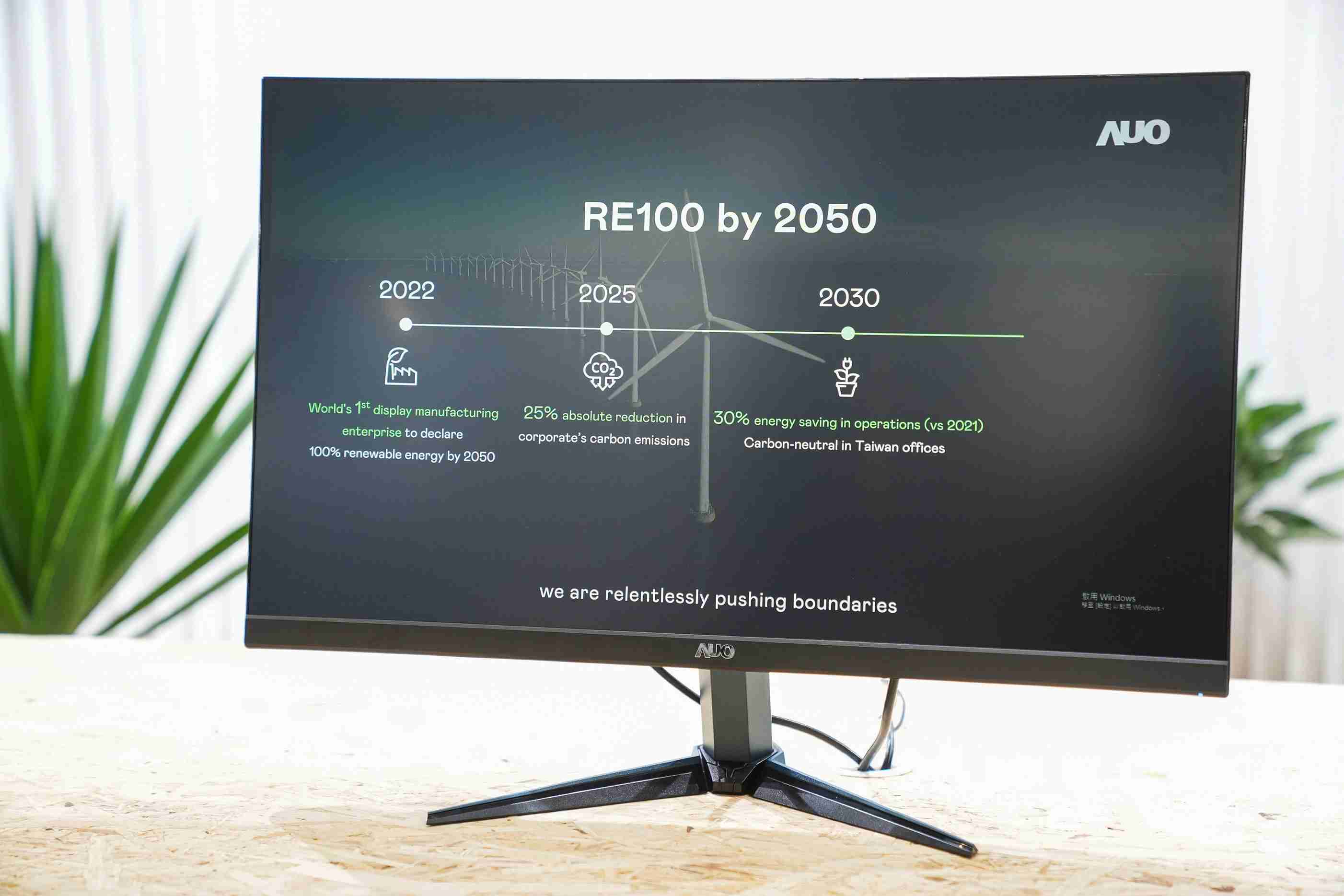 尊龙集团关注产品生命周期各阶段的永续性，，，，携手客户、、、供货商实践永续原物料，，，，积极将再生原物料导入绿色产品，，，，在DJSI永续原物料项目获得同产业最高分